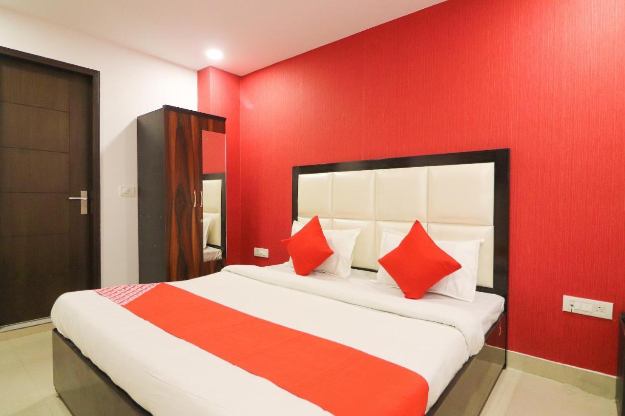 Oyo 63841 White Orchid Hotel Indraprast Bagian luar foto
