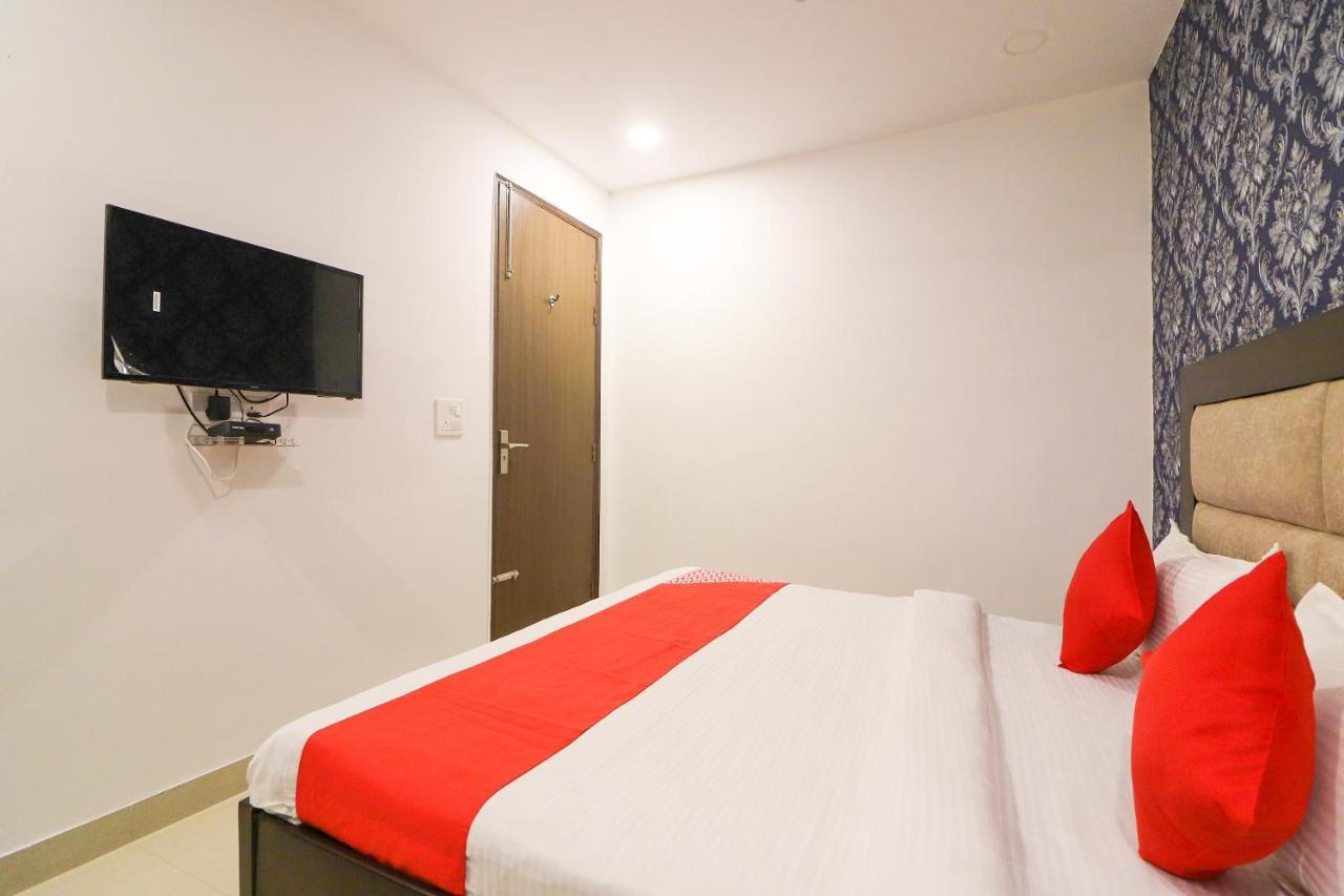 Oyo 63841 White Orchid Hotel Indraprast Bagian luar foto