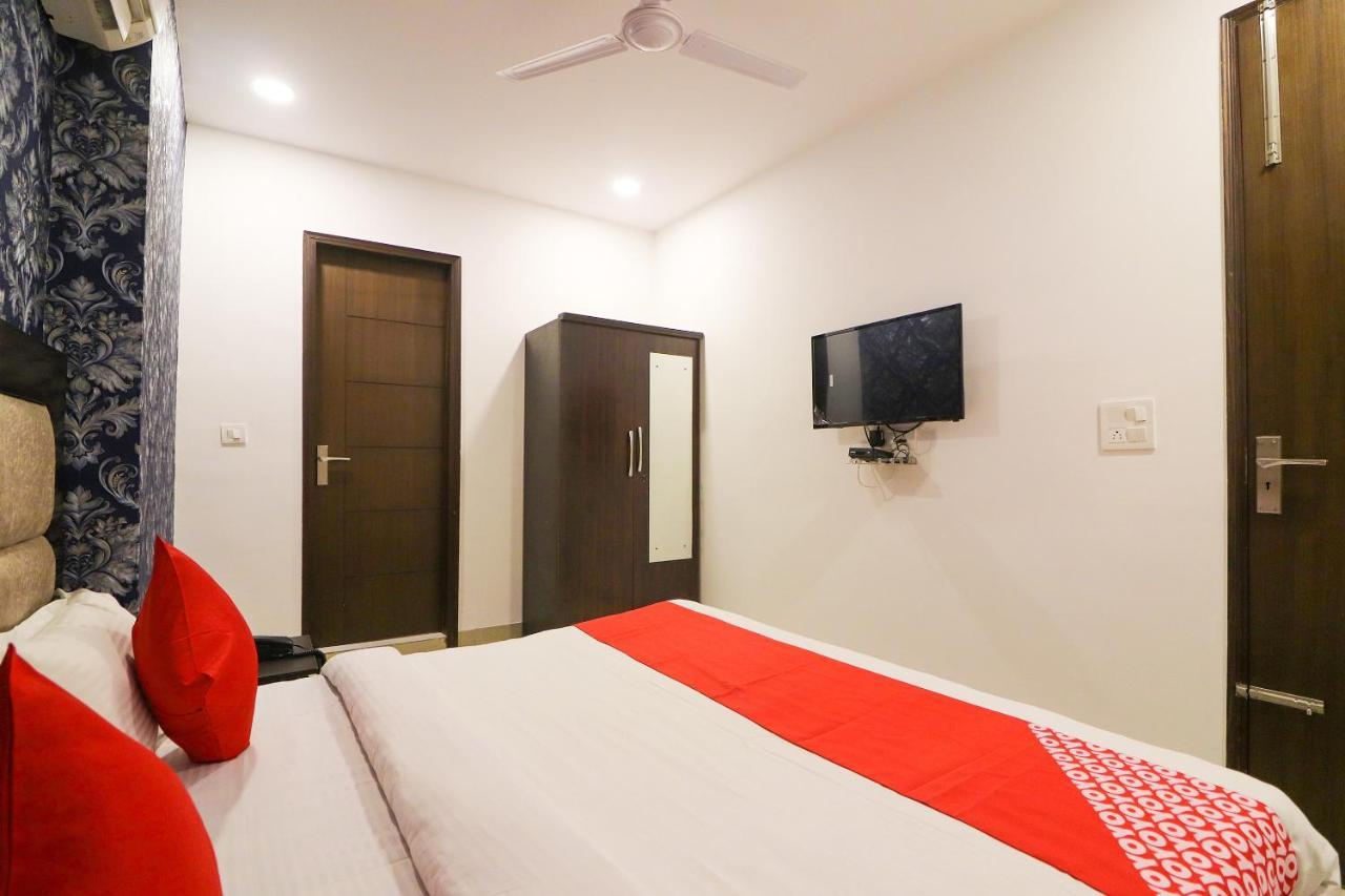 Oyo 63841 White Orchid Hotel Indraprast Bagian luar foto