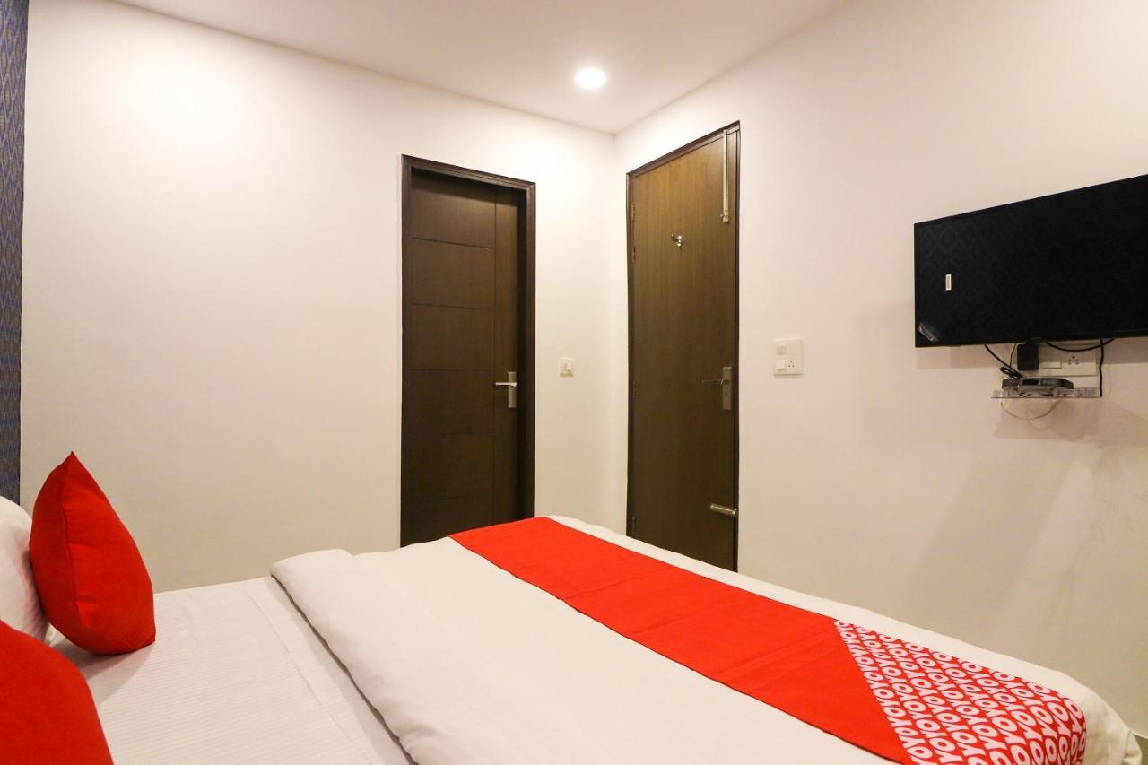 Oyo 63841 White Orchid Hotel Indraprast Bagian luar foto